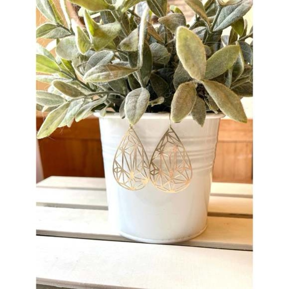 Brass Webbed Teardrop